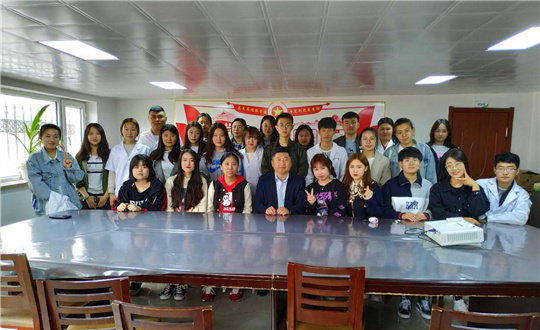 10.药业公司迎来年度首批实践生_副本.jpg 10.药业公司迎来年度首批实践生_副本.jpg