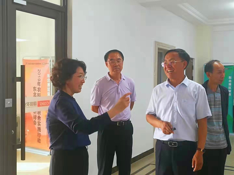 7.农业公司董事长杨柏明接待调研.jpg 7.农业公司董事长杨柏明接待调研.jpg