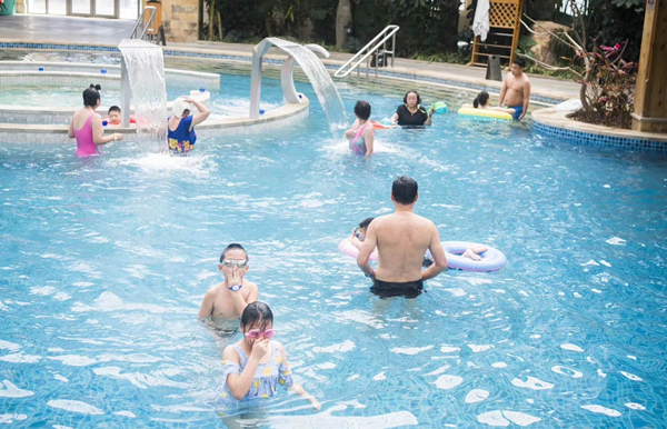 11.酒店公司复工后迎来第一批客人.jpg 11.酒店公司复工后迎来第一批客人.jpg