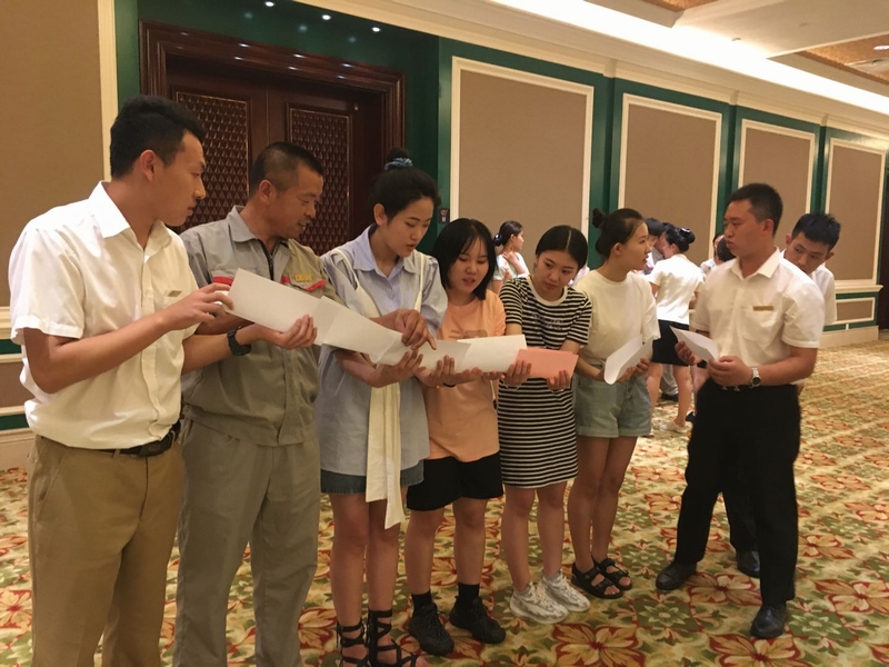 6酒店公司举办新员工入职培训.jpg 6酒店公司举办新员工入职培训.jpg