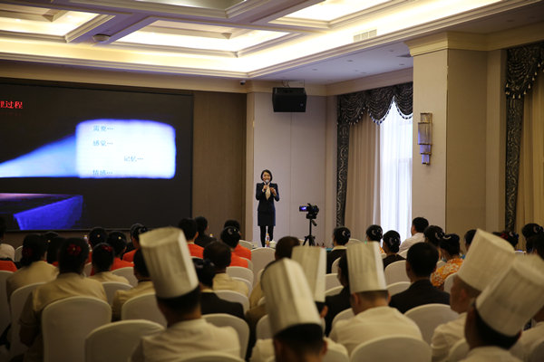 8.酒店公司举办专题培训_副本.jpg 8.酒店公司举办专题培训_副本.jpg