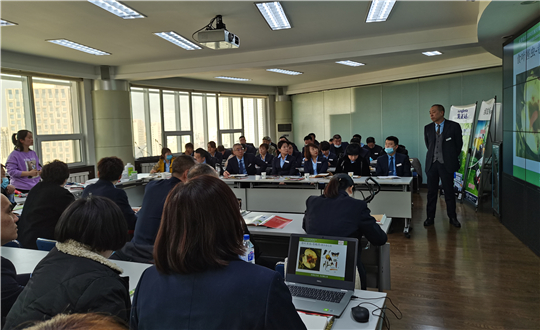 17.物业公司开展园林养护专业知识培训_副本.jpg 17.物业公司开展园林养护专业知识培训_副本.jpg