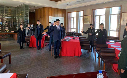 10.南山销售中心家人认真学习礼仪_副本.jpg 10.南山销售中心家人认真学习礼仪_副本.jpg