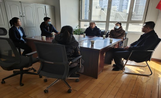 14.长春市绿园区政协副主席关爱民一行莅临国信物业金地梧桐华府视察工作_副本.jpg 14.长春市绿园区政协副主席关爱民一行莅临国信物业金地梧桐华府视察工作_副本.jpg